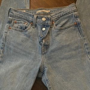 Levi’s wedgie 24 Button
